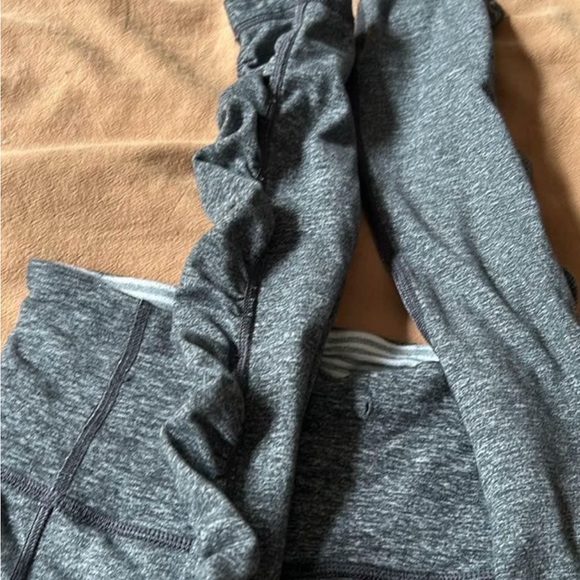 Grey reversible lululemon pants size 4/6 - Picture 4 of 4